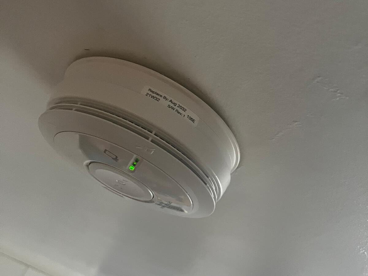 Mains smoke alarm with its green power light on
